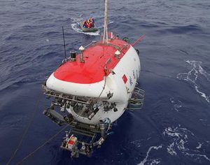 Глубоководный батискаф 'Цзяолун' успешно погрузился на глубину 7000 метров