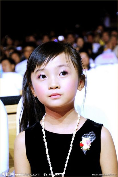 Популярная девочка-звезда Линь Мяокэ