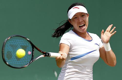 28 июня китайская теннисистка Чжэн Цзе в ходе четвертого дня Уимблдонского теннисного турнира одержала победу над соперницей из Канады Александрой Возняк, победив в двух сетах со счетом 6:4 и 6:2, и вышла в третий круг турнира.