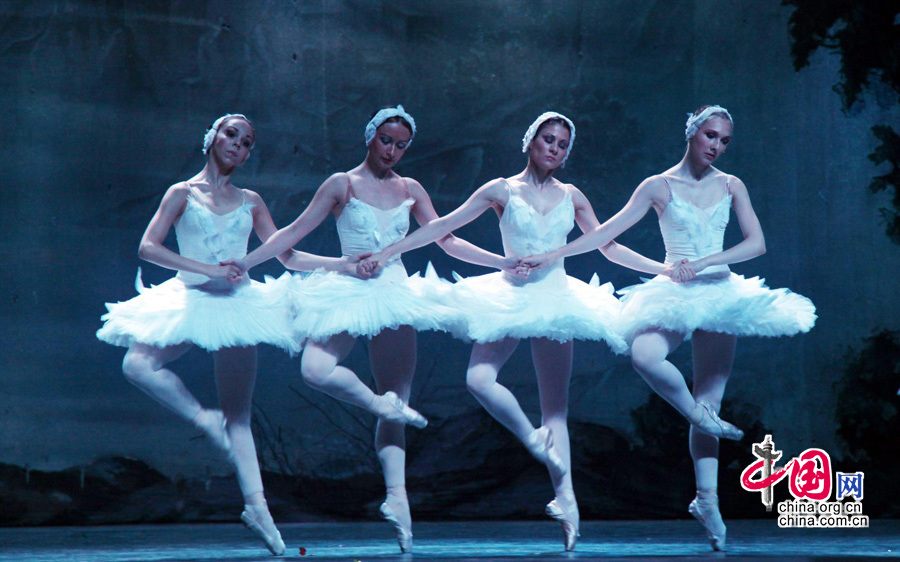 Русский национальный балет исполнил «Лебединое озеро» в городе Жуйчан провинции Цзяси