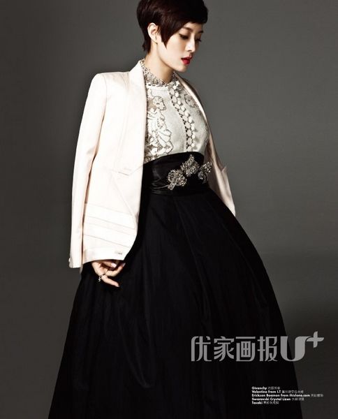 Красивая телезвезда Сунь Ли