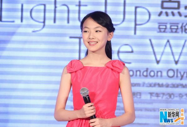 Девочка-звезда Хуан Цзяци (псевдоним актрисы – Доудоу) будет на культурном фестивале в рамках Олимпийских игр также исполнять песни, «благословляя» сборную страны.