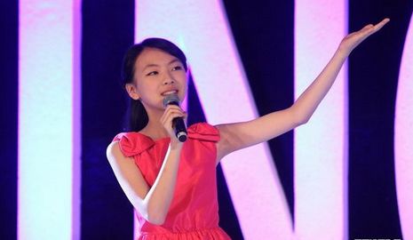 Маленькая китаянка споет песни в поддержку Олимпиады-2012