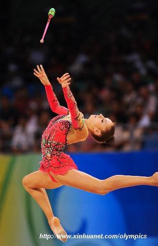 22-летняя россиянка Евгения Канаева зовется «Королевой художественной гимнастики». 4 года назад в Пекине она завоевала «золото» в индивидуальном многоборье. 