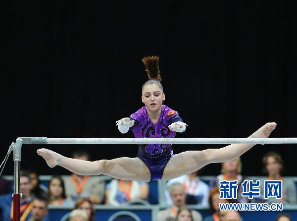 18-летняя российская талантливая гимнастка Алия Мустафина считается преемницей Хоркиной. В апреле на Чемпионате Европе ее колено было тяжело повреждено, лечилось целый год. 