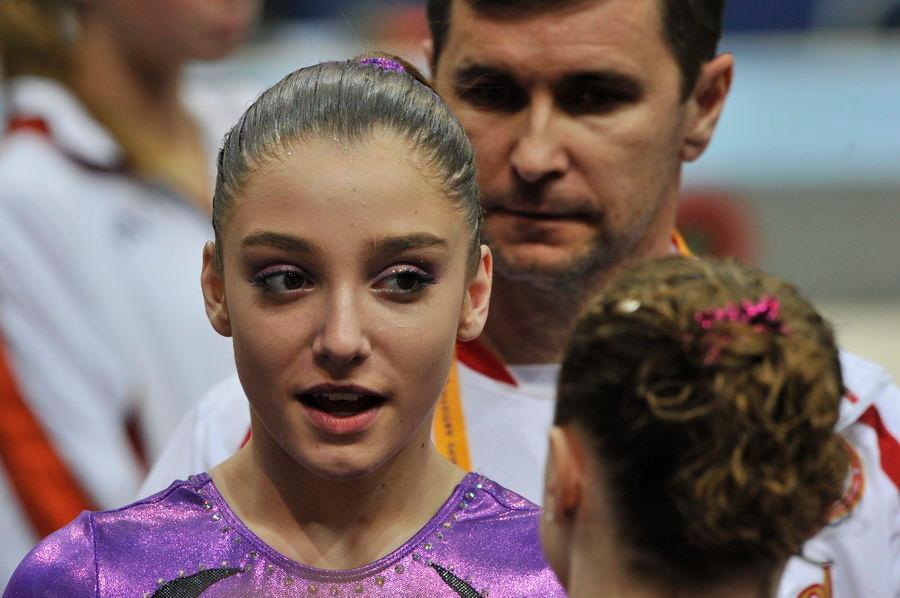 В марте Мустафина на Чемпионате России выиграла, а на Кубке России она получила 3 «золота». Ее успех на Олимпиаде-2012 в Лондоне зависит от того - насколько она сможет восстановить сложность ее упражнения.