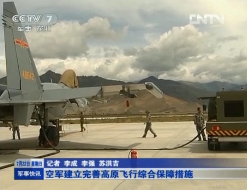 Полет истребителей 'Цзянь-11' в высокогорье