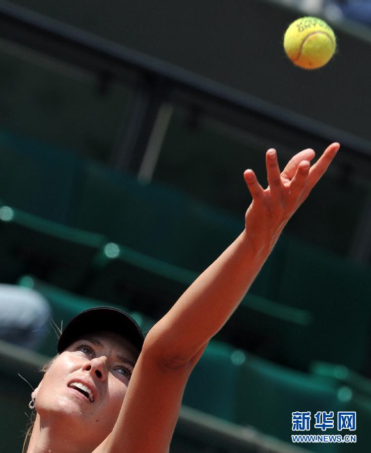 25-летняя Мария Шарапова в июне текущего года победила на Открытом чемпионате Франции по теннису и получила «большой шлем» на всех четырех турнирах. 