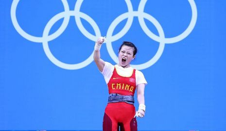 Китаянка Ван Минцзюань завоевала золото в соревнованиях по поднятию тяжестей среди женщин в весовой категории до 48 км на лондонской Олимпиаде