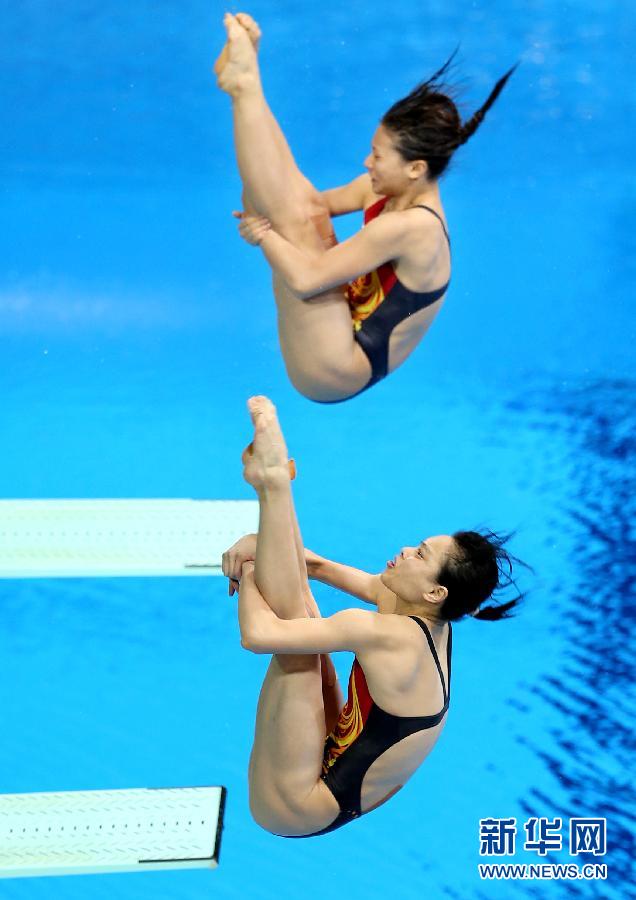 Китаянки У Минься и Хэ Цзы завоевали золото Олимпиады-2012 в Лондоне в синхронных прыжках в воду с 3-метрового трамплина с результатом 346,20 балла.
