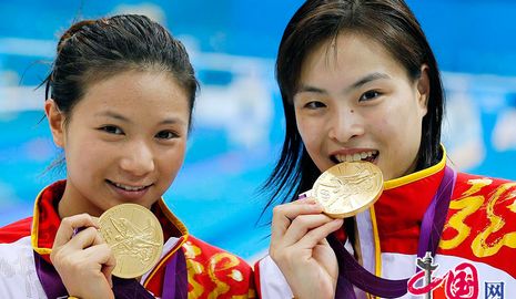/Олимпиада-2012/ Китаянки завоевали золото Олимпиады в Лондоне в синхронных прыжках в воду с 3-метрового трамплина