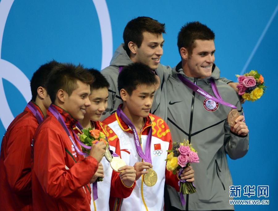 Китайцы Цао Юань и Чжан Яньцюань завоевали 'золото' Олимпиады-2012 в Лондоне в синхронных прыжках в воду с 10-метровой вышки с результатом 486,78 балла.