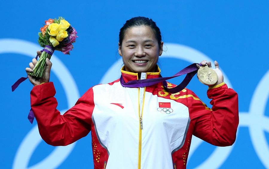 Китаянка Ли Сюеин завоевала 'золото' в олимпийском турнире по тяжелой атлетике в весовой категории до 58 кг, установив олимпийские рекорды в рывке /108 кг/ и в сумме двоеборьбя /246 кг/.