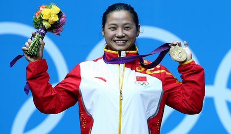 /Олимпиада-2012/ Китаянка Ли Сюеин завоевала 'золото' в олимпийском турнире по тяжелой атлетике в весовой категории до 58 кг