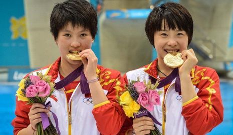 /Олимпиада-2012/ Китаянки завоевали 'золото' Олимпиады в Лондоне в синхронных прыжках в воду с 10-метровой вышки