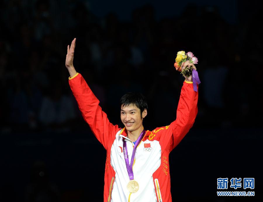 Китайский фехтовальщик Лэй Шэн выиграл золотую медаль Олимпиады в Лондоне в индивидуальном турнире рапиристов. Он в финале победил египтянина Алаэлдина Абулькассема со счетом 15:13.