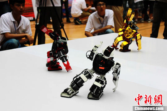 О первых соревнованиях по танцам среди роботов