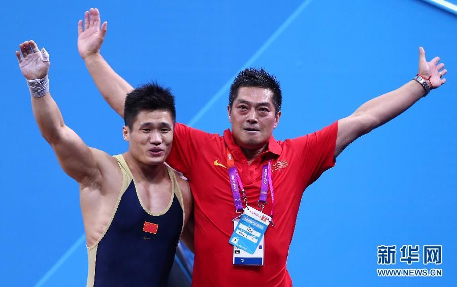 Китайский тяжелоатлет Люй Сяоцзюнь побил мировой рекорд в весовой категории до 77 кг на лондонской Олимпиаде 