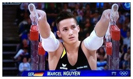 (Олимпиада-2012)Красавец-гимнаст Германии пользуется популярностью среди женских зрителей 