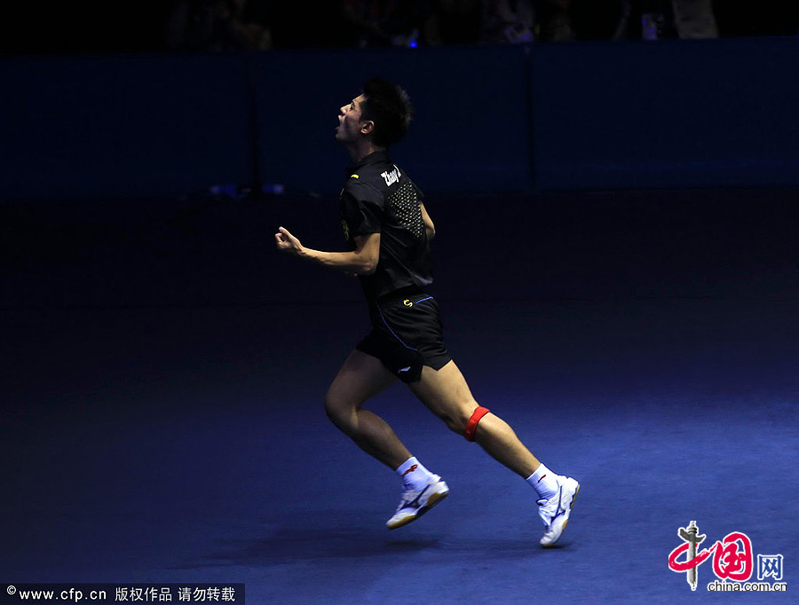 Китайцы завоевали 'золото' и 'серебро' Олимпиады в Лондоне в мужском одиночном разряде по настольному теннису. В финале Чжан Цзикэ обыграл товарища по команде Ван Хао со счетом 4:1. 