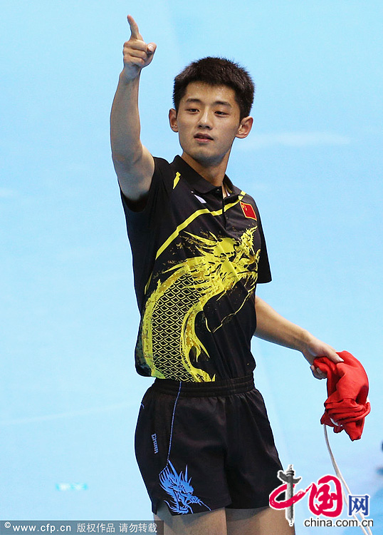 Китайцы завоевали 'золото' и 'серебро' Олимпиады в Лондоне в мужском одиночном разряде по настольному теннису. В финале Чжан Цзикэ обыграл товарища по команде Ван Хао со счетом 4:1. 