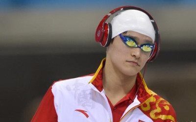 Совместные фотографии звезд и чемпиона по плаванию вольным стилем на 400 метров на лондонской Олимпиаде Сунь Яна