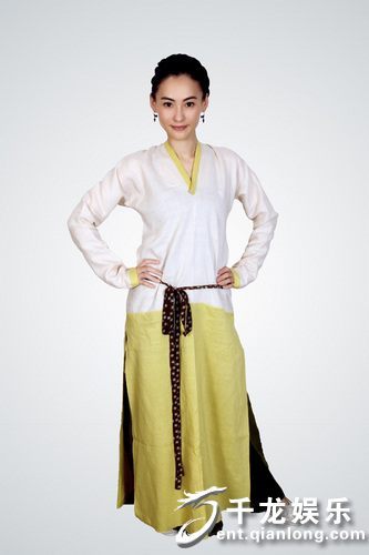 Красивая Чжан Бочжи в нарядах древнего стиля
