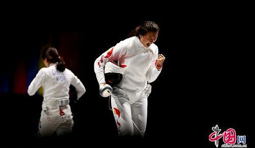 Китайские девушки завоевали олимпийское 'золото' в командных соревнованиях по фехтованию на шпагах среди женщин