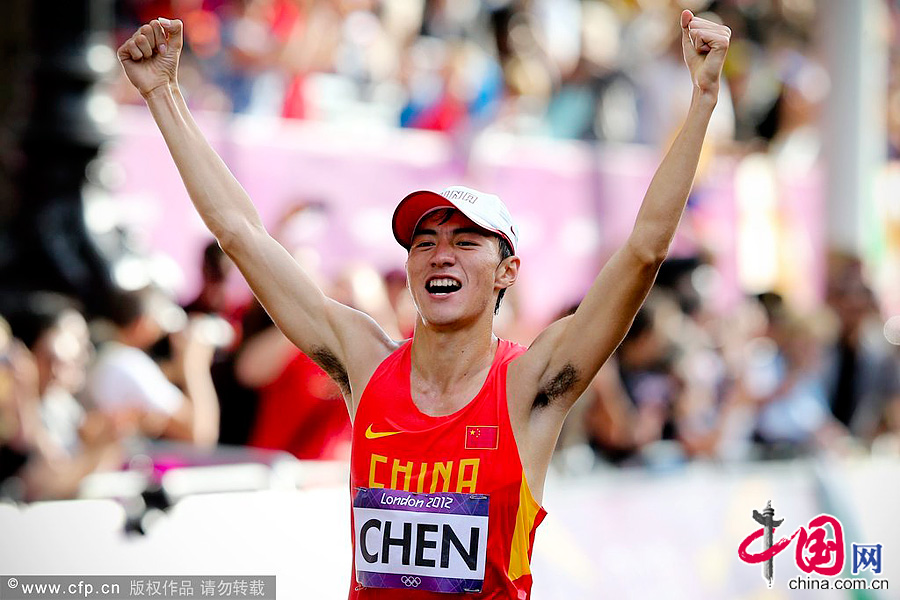 Китайский легкоатлет Чэнь Дин завоевал золотую медаль в спортивной ходьбе на 20 километров на Олимпиаде в Лондоне. 