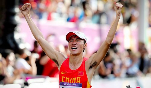 Китайский легкоатлет Чэнь Дин завоевал золотую медаль в спортивной ходьбе на 20 километров на Олимпиаде в Лондоне.