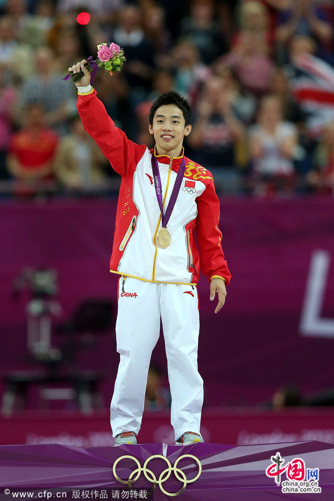 5 августа китайский гимнаст Цзоу Кай стал чемпионом лондонской Олимпиады в вольных управлениях среди мужчин с результатом 15,933 балла.
