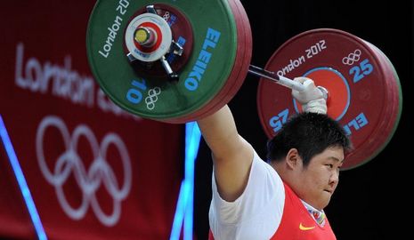 Китаянка Чжоу Лулу завоевала 'золото' Олимпиады в Лондоне в тяжелой атлетике в весовой категории свыше 75 кг
