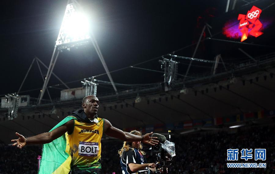Ямайский легкоатлет Усэйн Болт защитил титул олимпийского чемпиона в Лондоне в беге на 100 м с результатом 9,63 секунды.