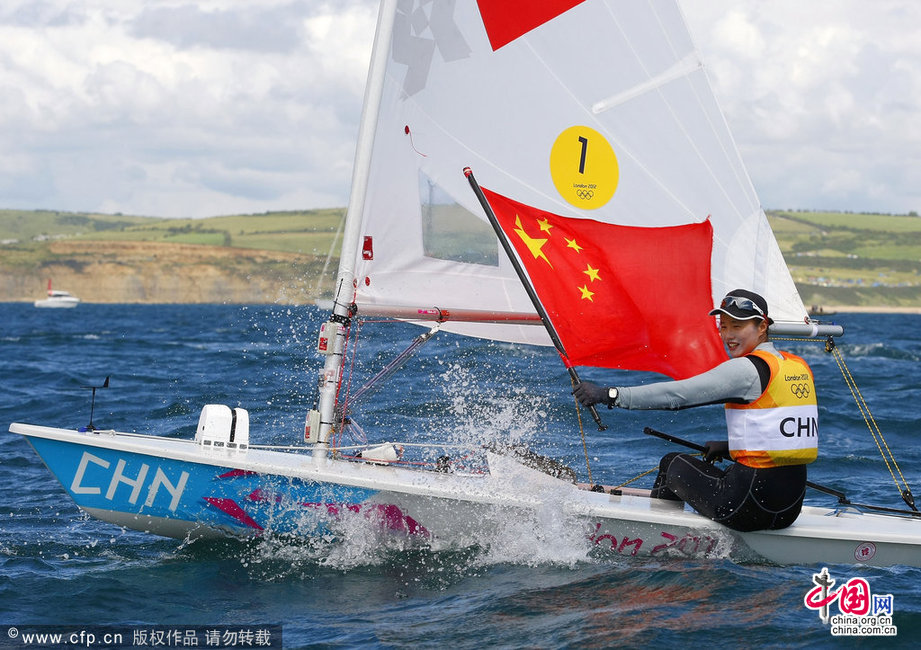 Китайская яхтсменка Сюй Лицзя заняла первое место в медальной гонке в классе 'Лазер-радиал' на лондонской Олимпиаде, завоевав 'золото' с общим результатом 35 очков.