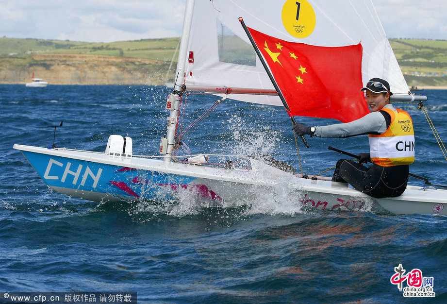 Китайская яхтсменка Сюй Лицзя заняла первое место в медальной гонке в классе 'Лазер-радиал' на лондонской Олимпиаде, завоевав 'золото' с общим результатом 35 очков.