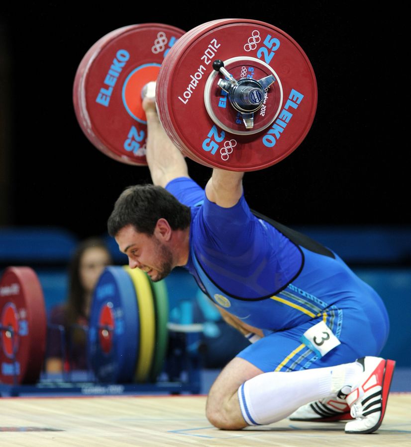 Украинец Алексей Торохтий в понедельник победил в соревнованиях по тяжелой атлетике в весовой категории до 105 кг среди мужчин на Олимпийских играх в Лондоне. Результат -- 412 кг в сумме двух упражнений /185 кг в рывке плюс 227 кг в толчке/.