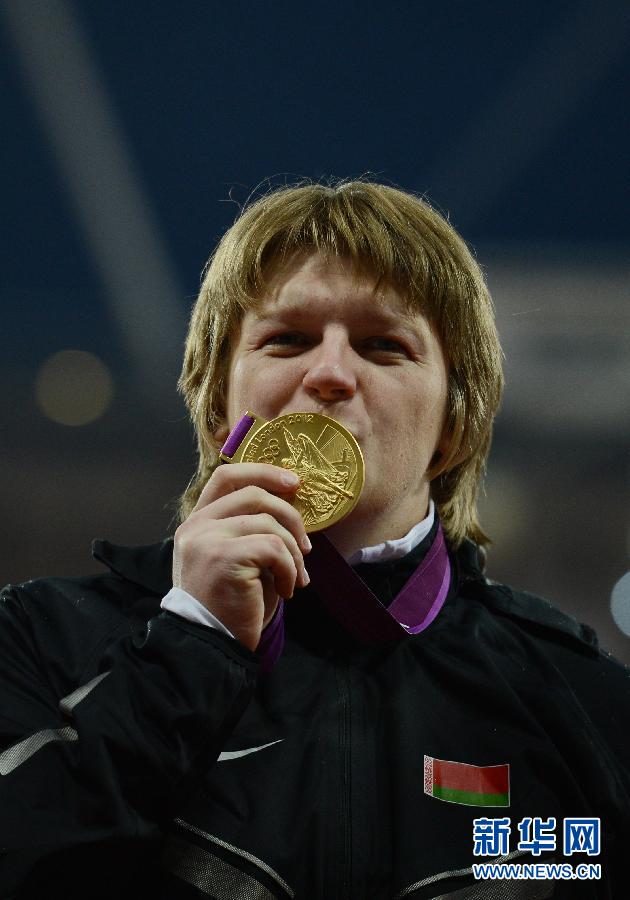 Белорусская легкоатлетка Надежда Остапчук в понедельник завоевала золотую медаль по толканию ядра на Олимпийских играх в Лондоне. Спортсменка показала результат 21 м 36 см.