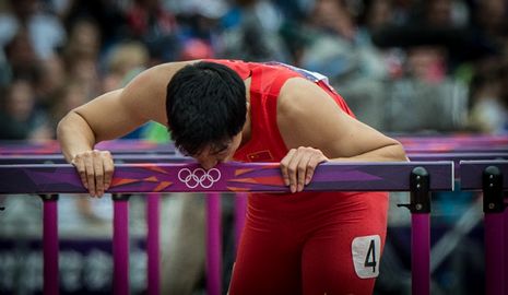 /Олимпиада-2012/ Лю Сян упал во время забега на 110 м с препятствиями