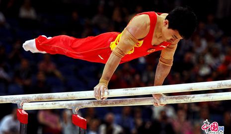 /Олимпиада-2012/ Китаец Фэн Чжэ завоевал 'золото' Олимпиады по спортивной гимнастике в упражнении на брусьях