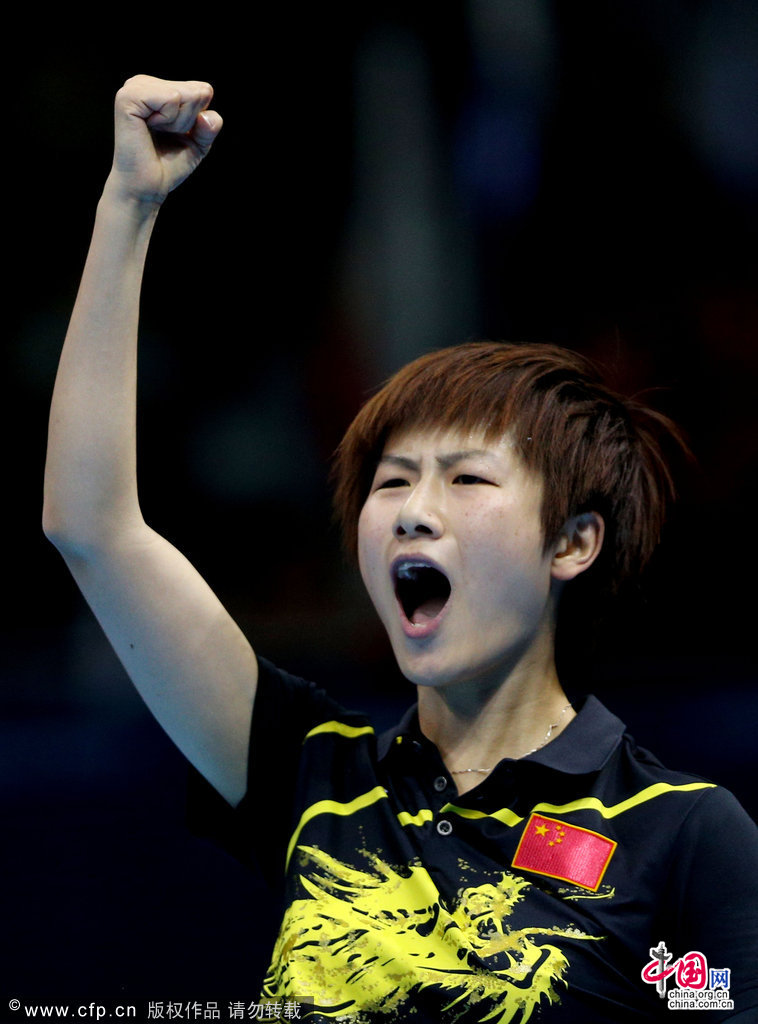 Женская команда Китая по настольному теннису в очередной раз завоевала золотые медали на Олимпиаде в Лондоне в командных соревнованиях, обыграв японскую команду со счетом 3:0.