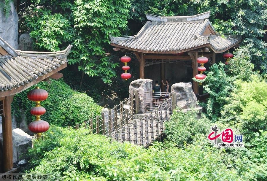 Пейзажный район Хунъядун со специфической архитектурой в Чунцине