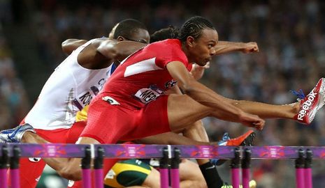 /Олимпиада-2012/ Американец завоевал 'золото' в беге на 110 м с барьерами