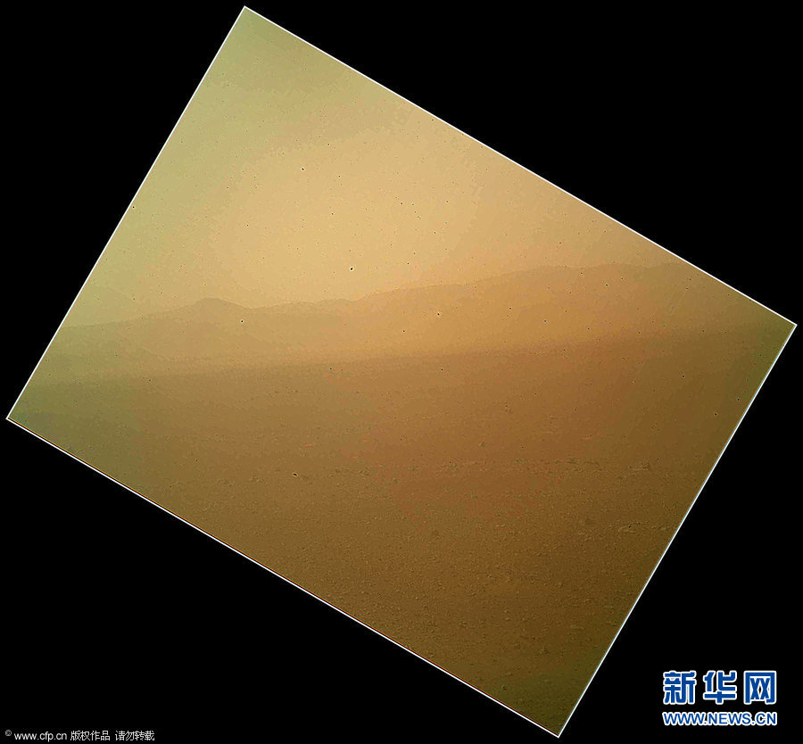 Марсоход 'Curiosity' передал на Землю первые цветные фото 1