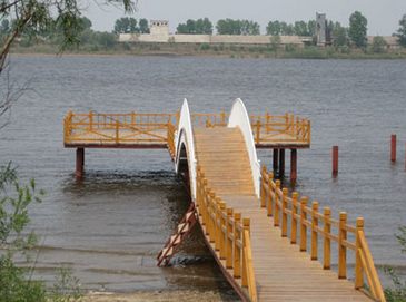 Китайско-российское международное собрание любителей пешеходного спорта по пограничной реке состоялось в уезде Лобэй