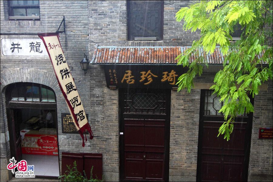 Оригинальная красота древнего торгового городка Чжоуцунь в дождь
