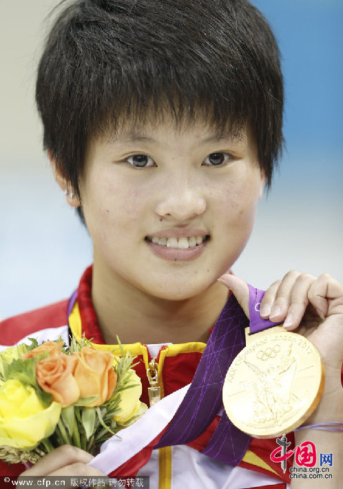 Китаянка Чэнь Жолинь завоевала 'золото' Олимпиады-2012 в Лондоне в прыжках в воду с 10-метровой вышки с результатом 422,30 балла. Это 200-е 'золото' китайской сборной, полученное на Летних Олимпийских Играх.