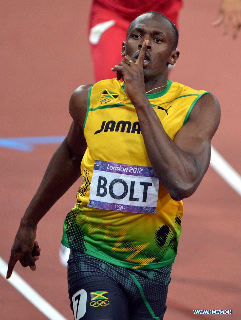 Ямайский легкоатлет Усэйн Болт завоевал 'золото' Олимпиады в Лондоне в беге на 200 м с результатом 19,32 сек.