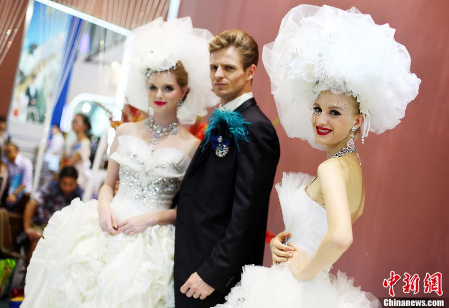 Привлекательные иностранные модели на Свадебной выставке в Нанкине 