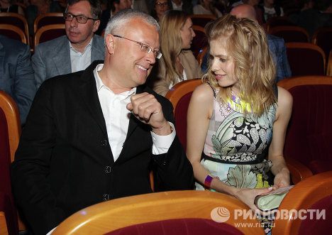 Жены и подруги богатейших мужчин мира