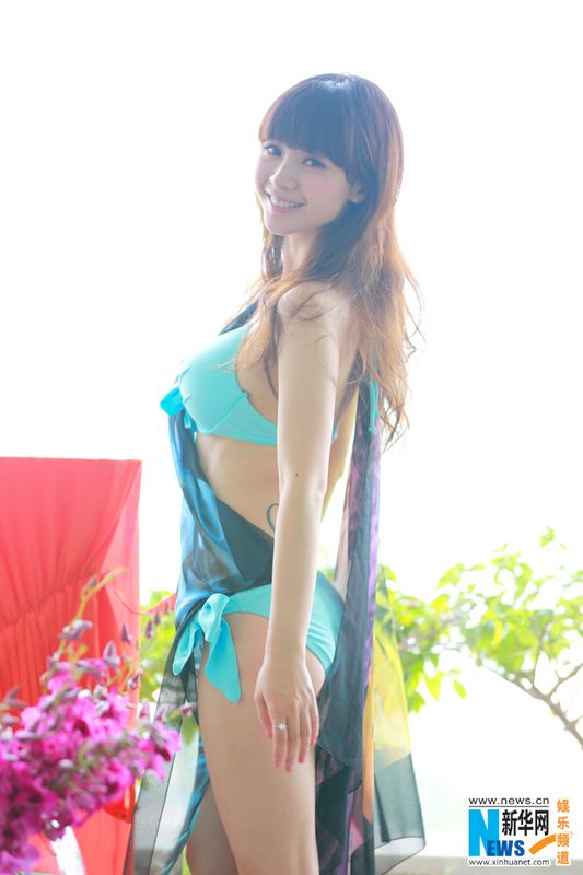 Фото: Красавица Лю Янь в бикини 3